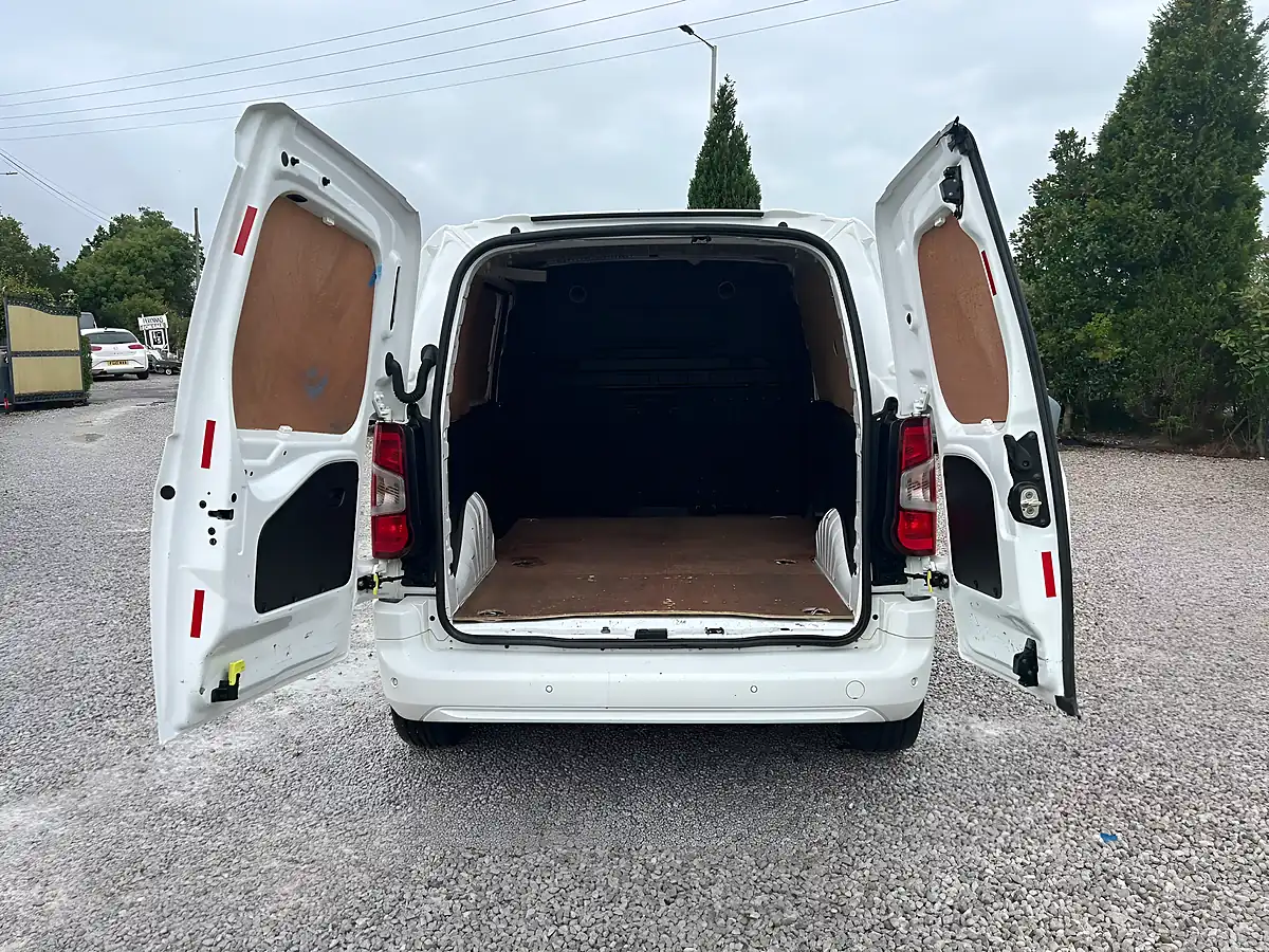 Used 2020 Vauxhall Combo Sportive White - Interior and Exterior details 20