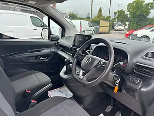Used 2020 Vauxhall Combo Sportive White - Interior and Exterior details 5