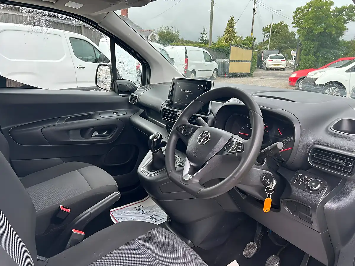 Used 2020 Vauxhall Combo Sportive White - Interior and Exterior details 5