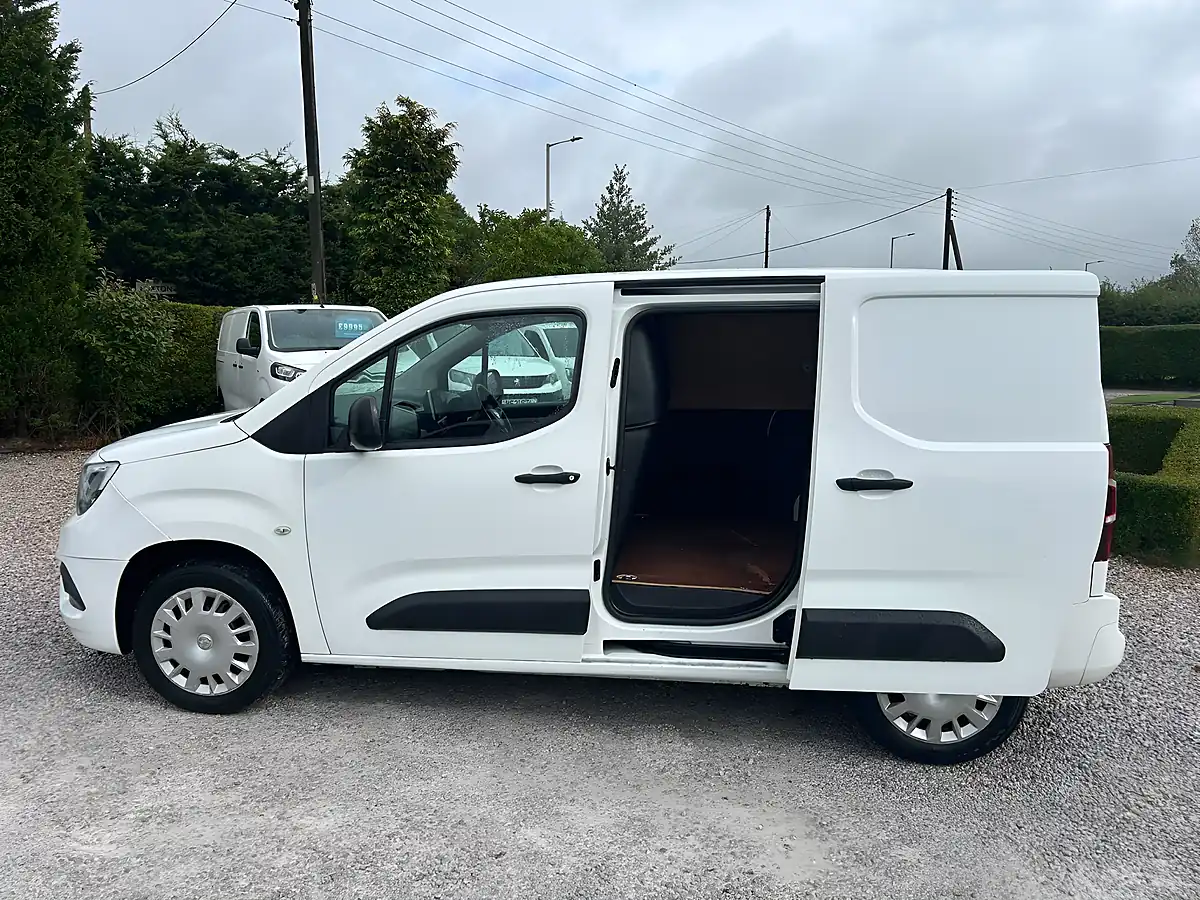 Used 2020 Vauxhall Combo Sportive White - Interior and Exterior details 7