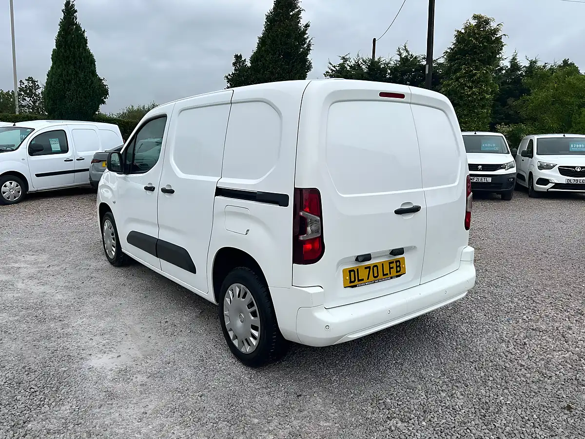 Used 2020 Vauxhall Combo Sportive White - Interior and Exterior details 8