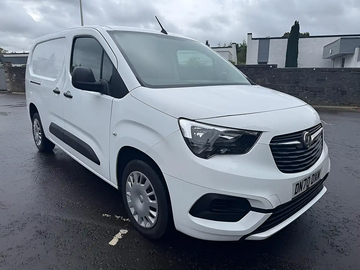 Used 2020 Vauxhall Combo Sportive White - Front View