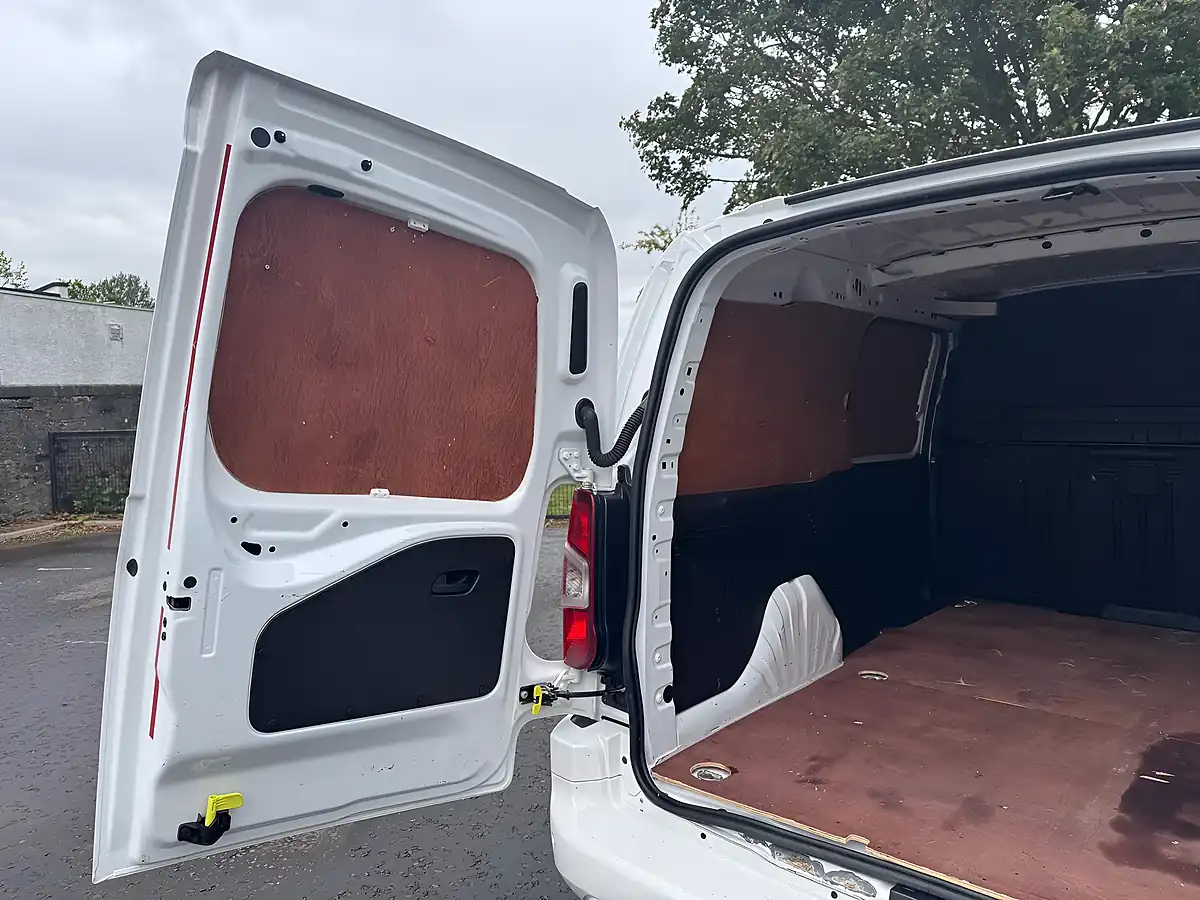 Used 2020 Vauxhall Combo Sportive White - Interior and Exterior details 12