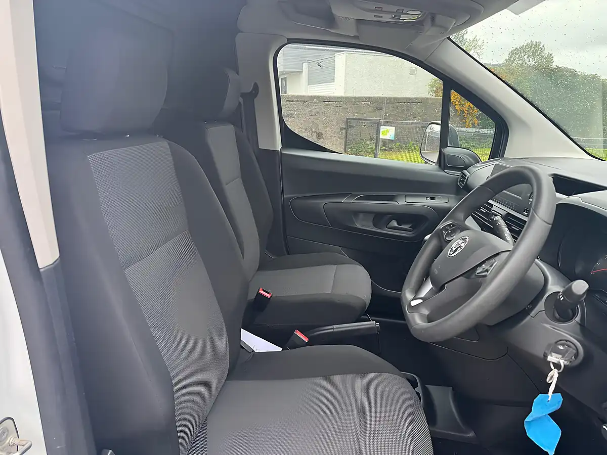 Used 2020 Vauxhall Combo Sportive White - Interior and Exterior details 17