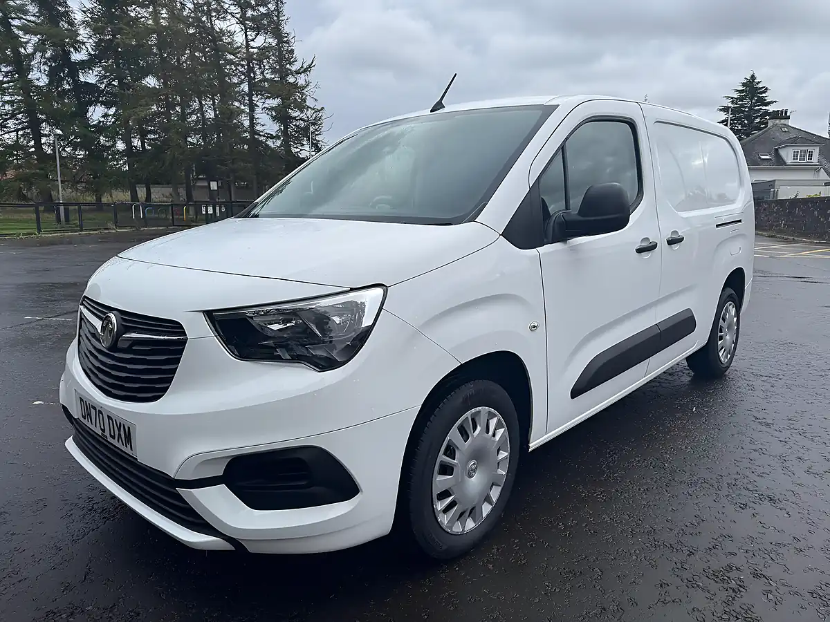 Used 2020 Vauxhall Combo Sportive White - Interior and Exterior details 4