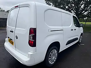Used 2020 Vauxhall Combo Sportive White - Interior and Exterior details 7