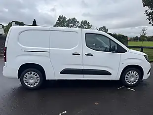 Used 2020 Vauxhall Combo Sportive White - Interior and Exterior details 8
