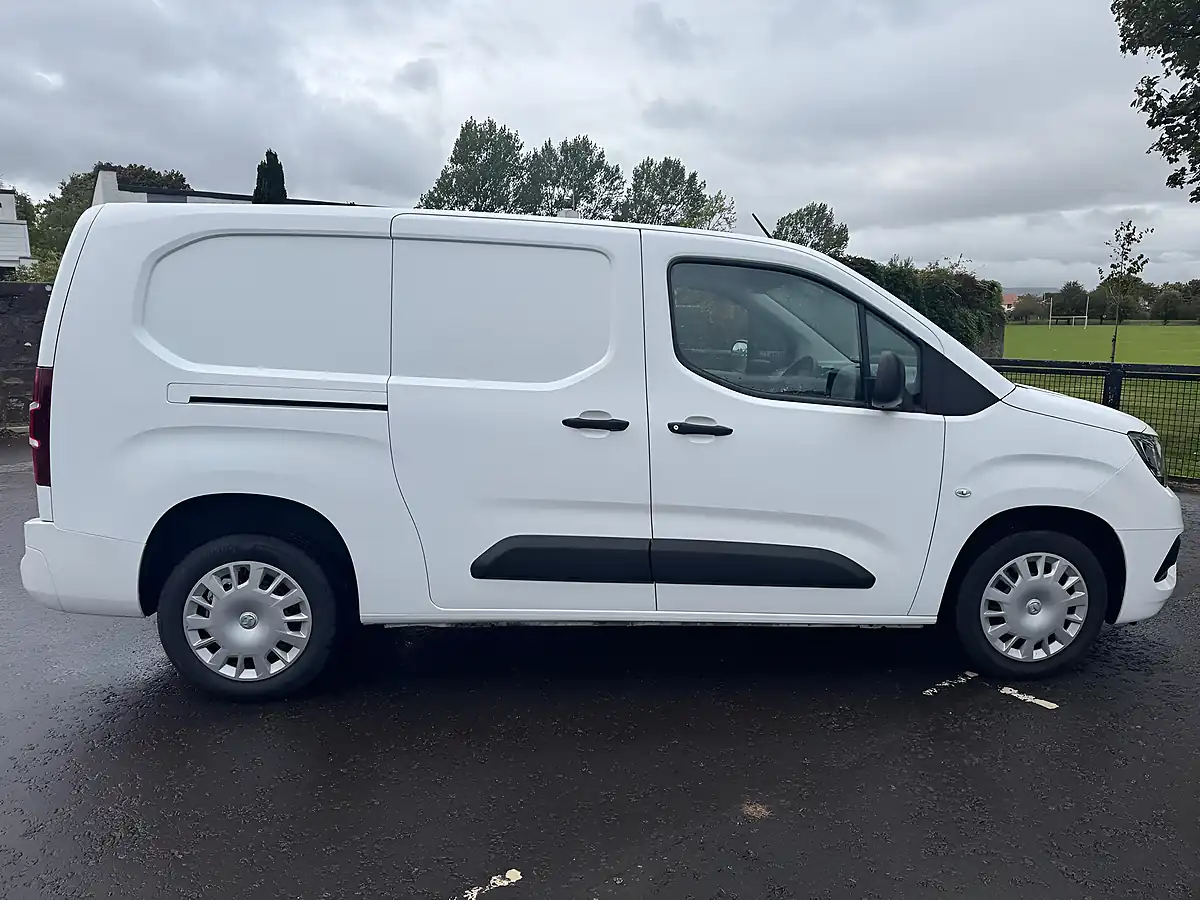 Used 2020 Vauxhall Combo Sportive White - Interior and Exterior details 8