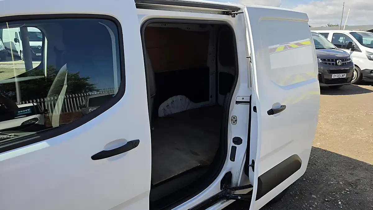 Used 2020 Vauxhall Combo Sportive White - Interior and Exterior details 10