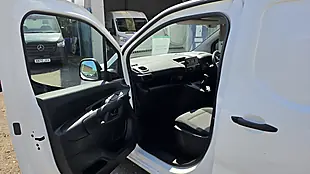 Used 2020 Vauxhall Combo Sportive White - Interior and Exterior details 15