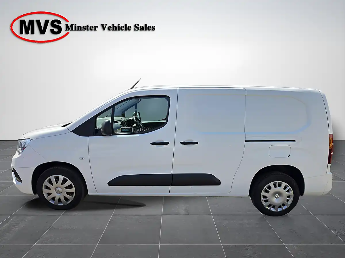 Used 2020 Vauxhall Combo Sportive White - Interior and Exterior details 4