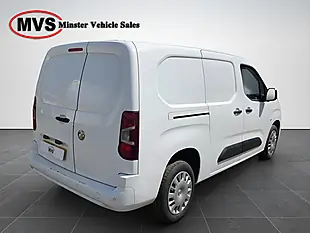 Used 2020 Vauxhall Combo Sportive White - Interior and Exterior details 5