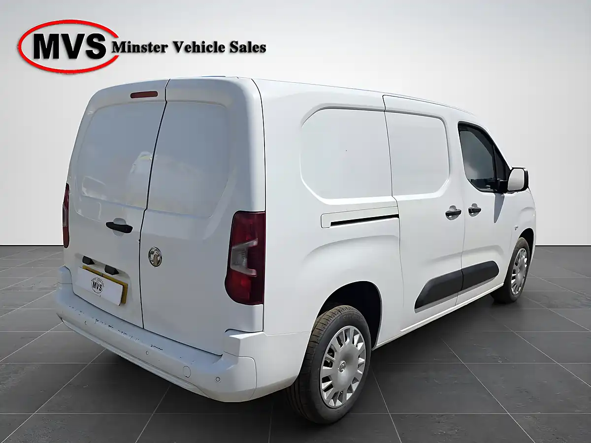 Used 2020 Vauxhall Combo Sportive White - Interior and Exterior details 5