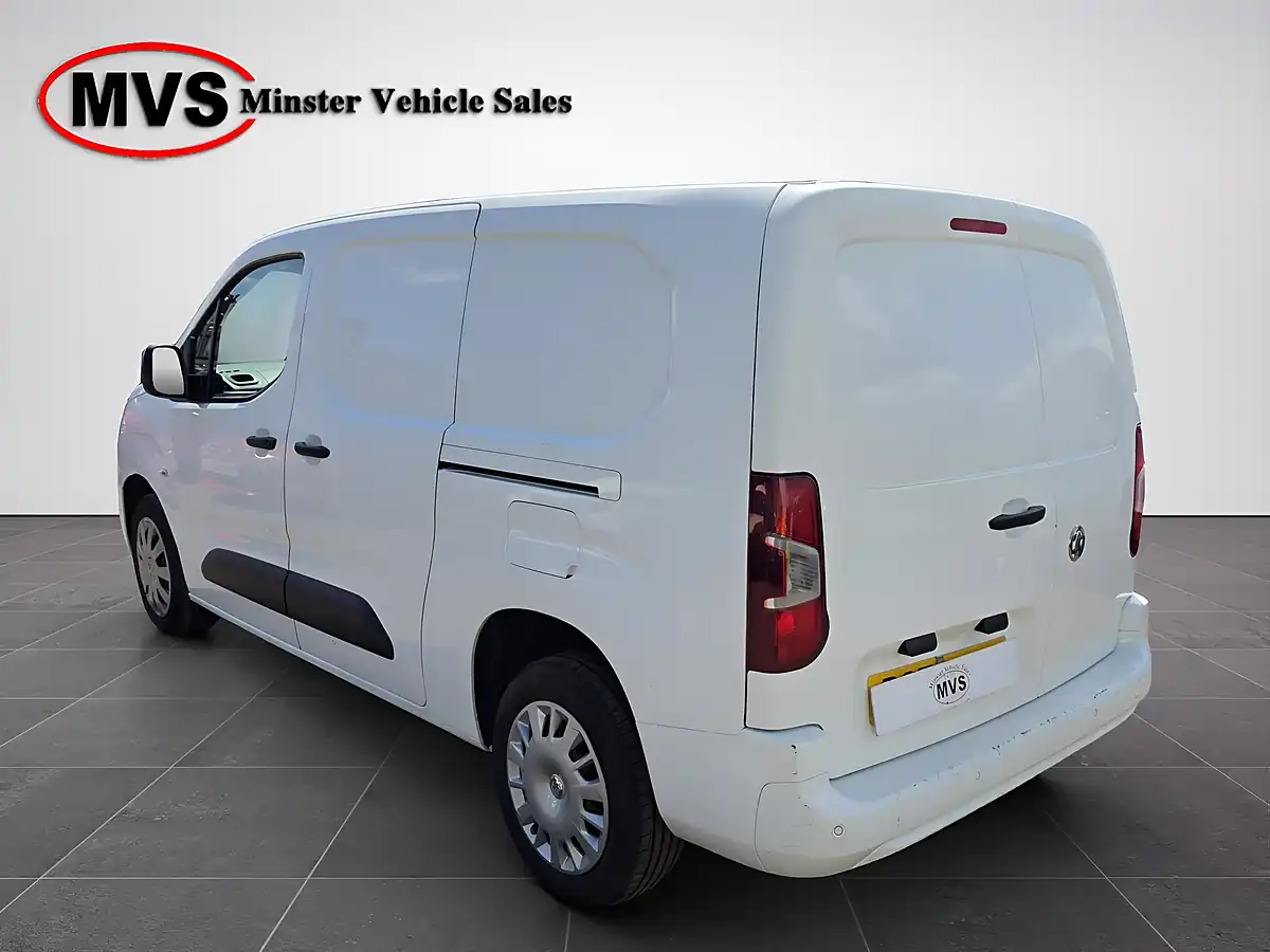Used 2020 Vauxhall Combo Sportive White - Interior and Exterior details 6