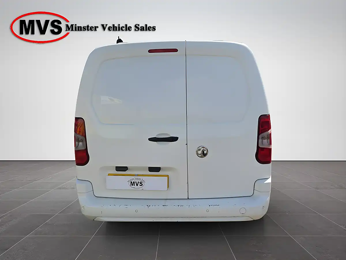 Used 2020 Vauxhall Combo Sportive White - Interior and Exterior details 8