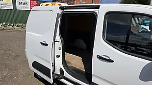 Used 2020 Vauxhall Combo Sportive White - Interior and Exterior details 9