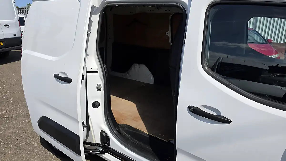 Used 2020 Vauxhall Combo Sportive White - Interior and Exterior details 11