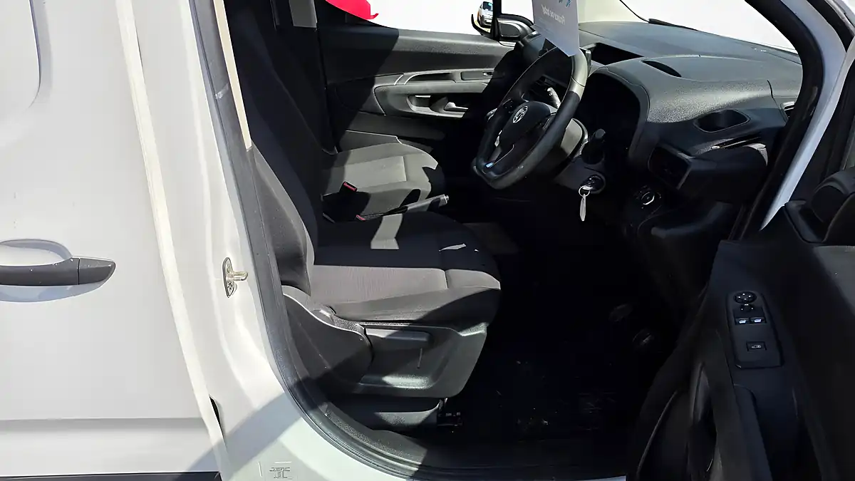 Used 2020 Vauxhall Combo Sportive White - Interior and Exterior details 13
