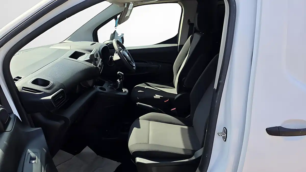 Used 2020 Vauxhall Combo Sportive White - Interior and Exterior details 15