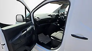Used 2020 Vauxhall Combo Sportive White - Interior and Exterior details 16