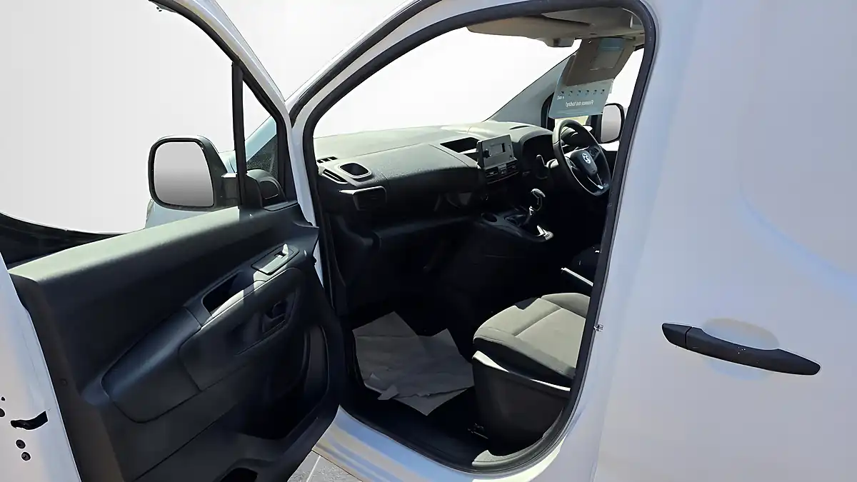 Used 2020 Vauxhall Combo Sportive White - Interior and Exterior details 16
