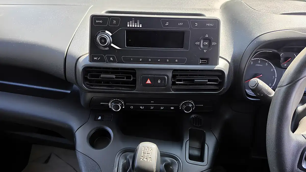 Used 2020 Vauxhall Combo Sportive White - Interior and Exterior details 18