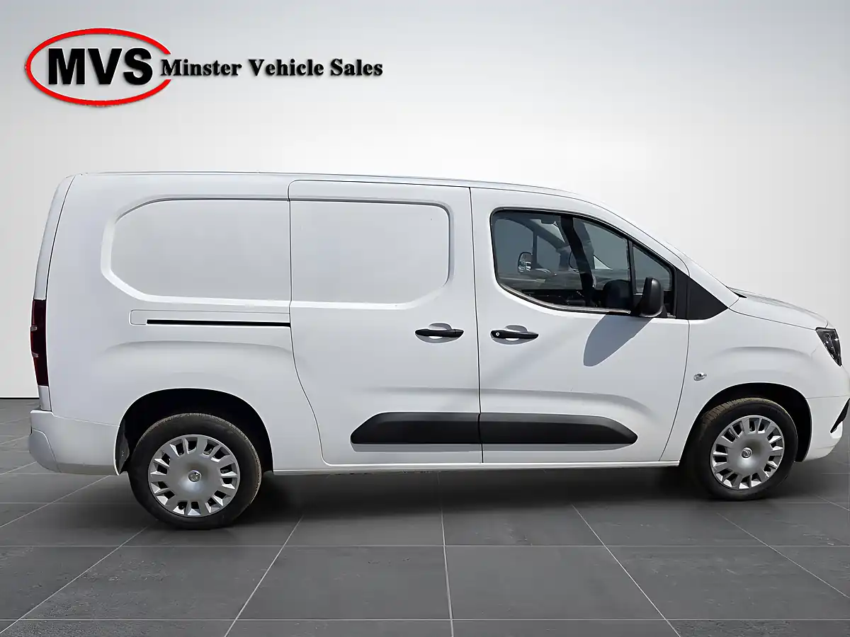Used 2020 Vauxhall Combo Sportive White - Interior and Exterior details 3