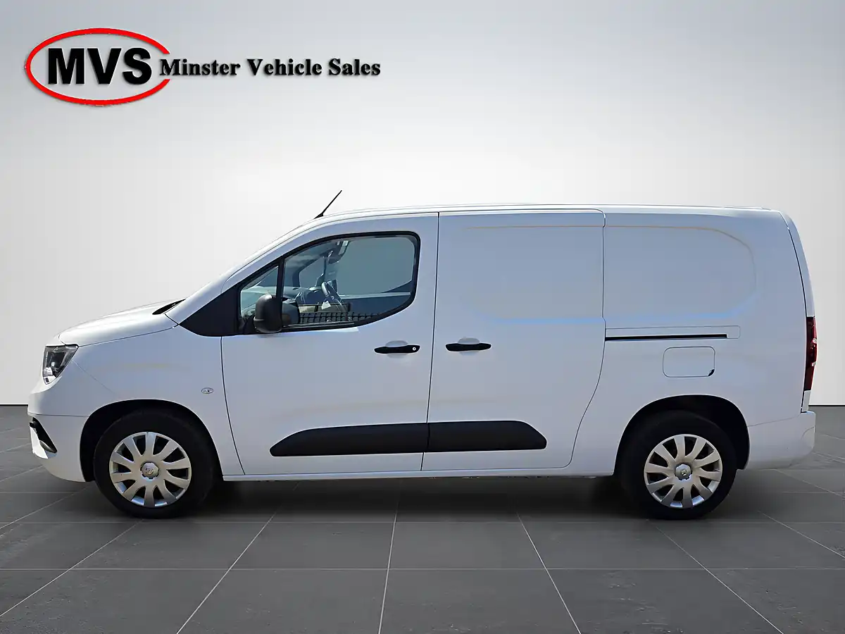Used 2020 Vauxhall Combo Sportive White - Interior and Exterior details 4