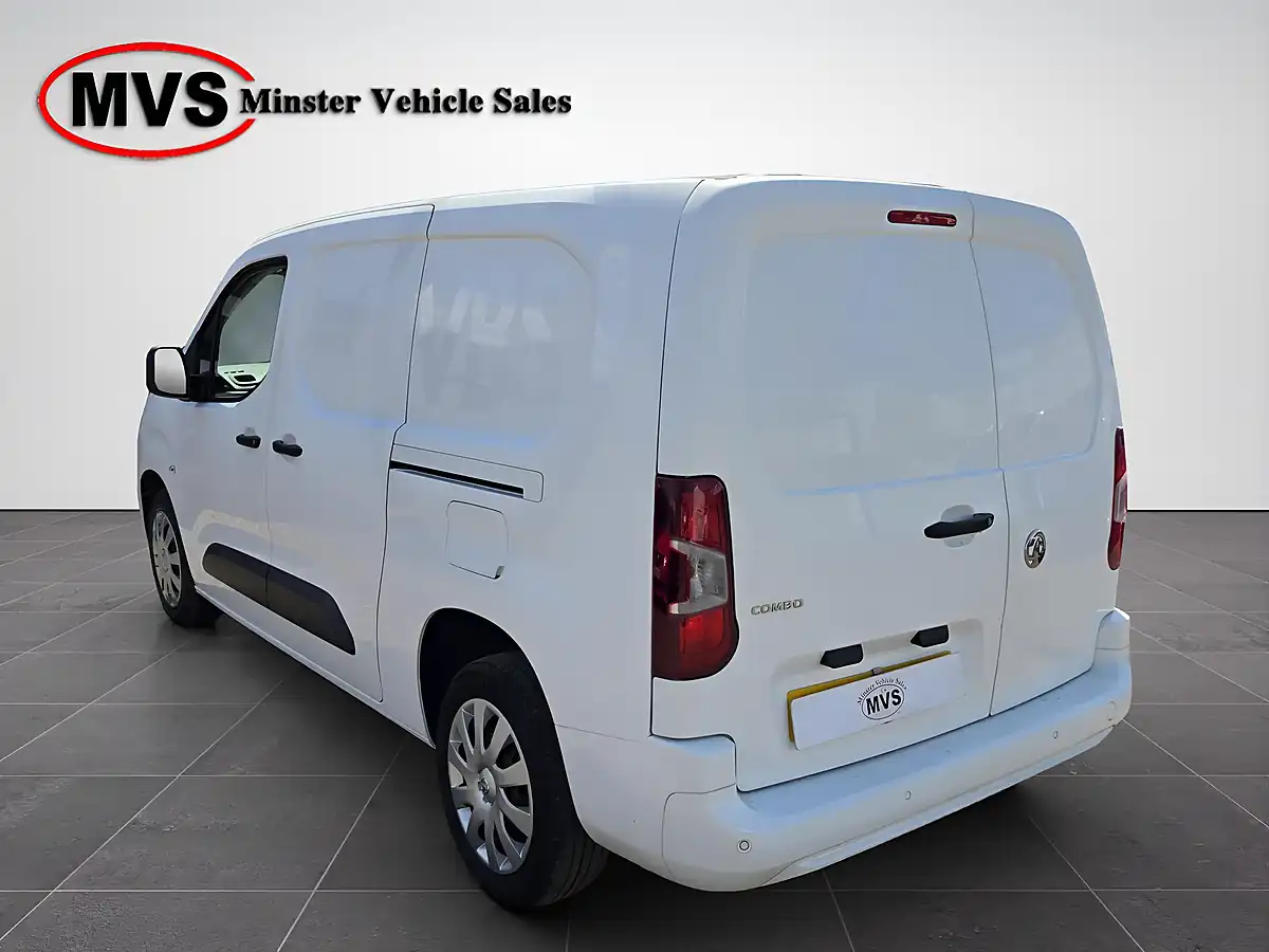 Used 2020 Vauxhall Combo Sportive White - Interior and Exterior details 6