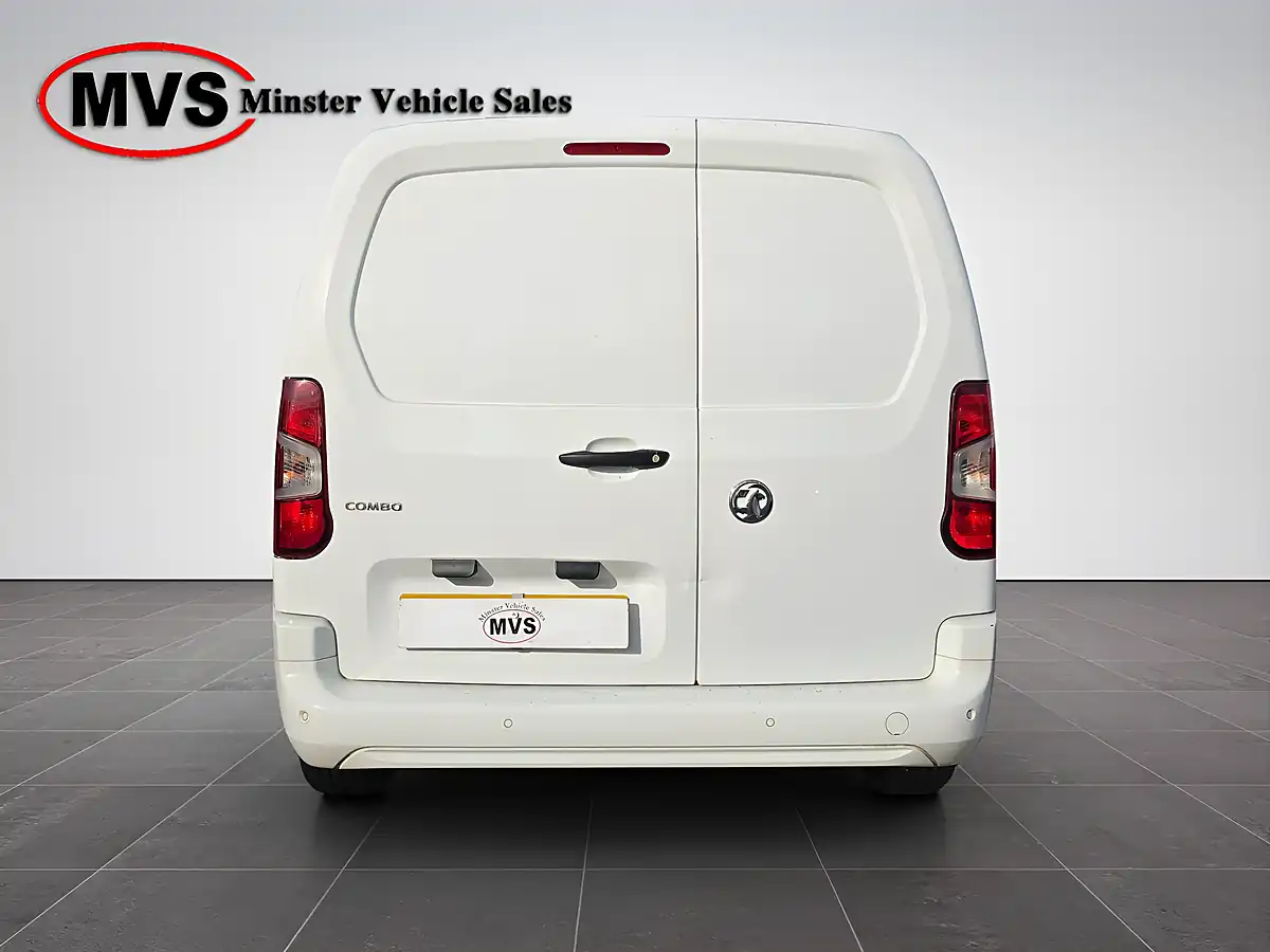 Used 2020 Vauxhall Combo Sportive White - Interior and Exterior details 8