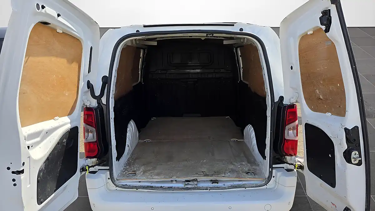 Used 2020 Vauxhall Combo Sportive White - Interior and Exterior details 9