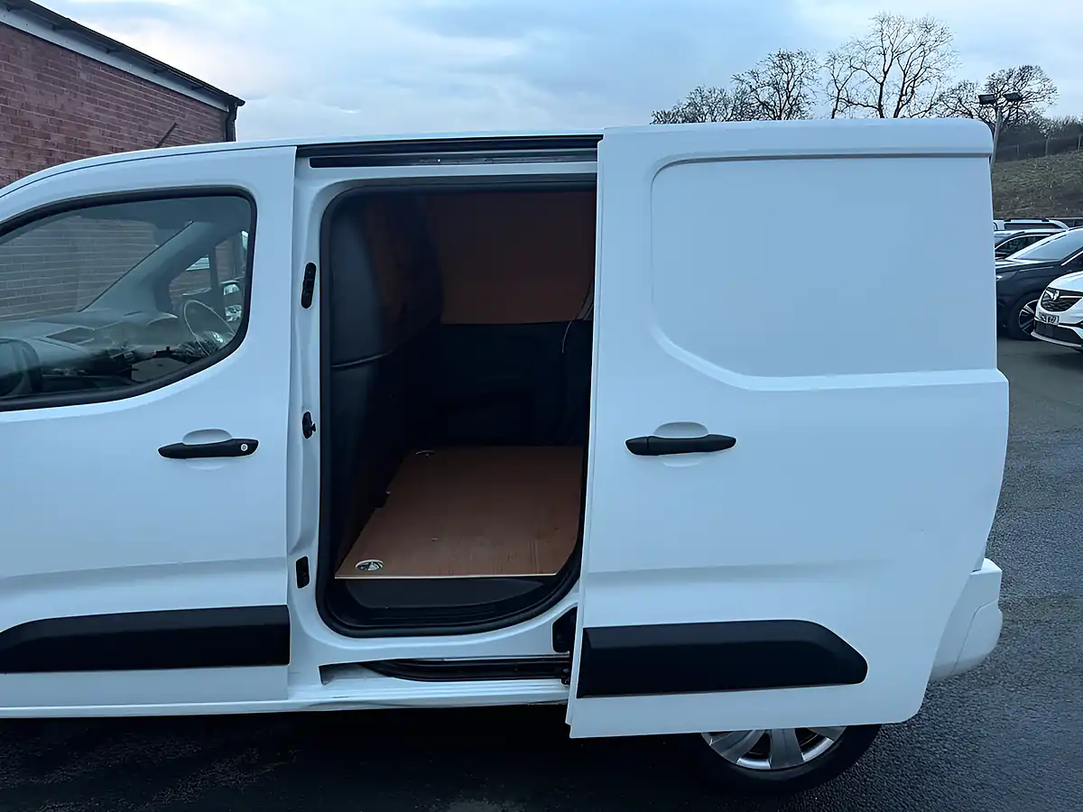 Used 2020 Vauxhall Combo Sportive White - Interior and Exterior details 14