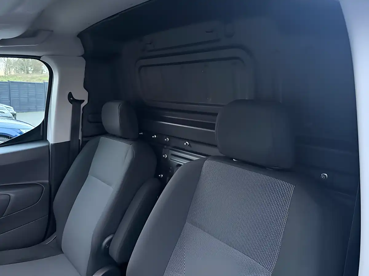 Used 2020 Vauxhall Combo Sportive White - Interior and Exterior details 15