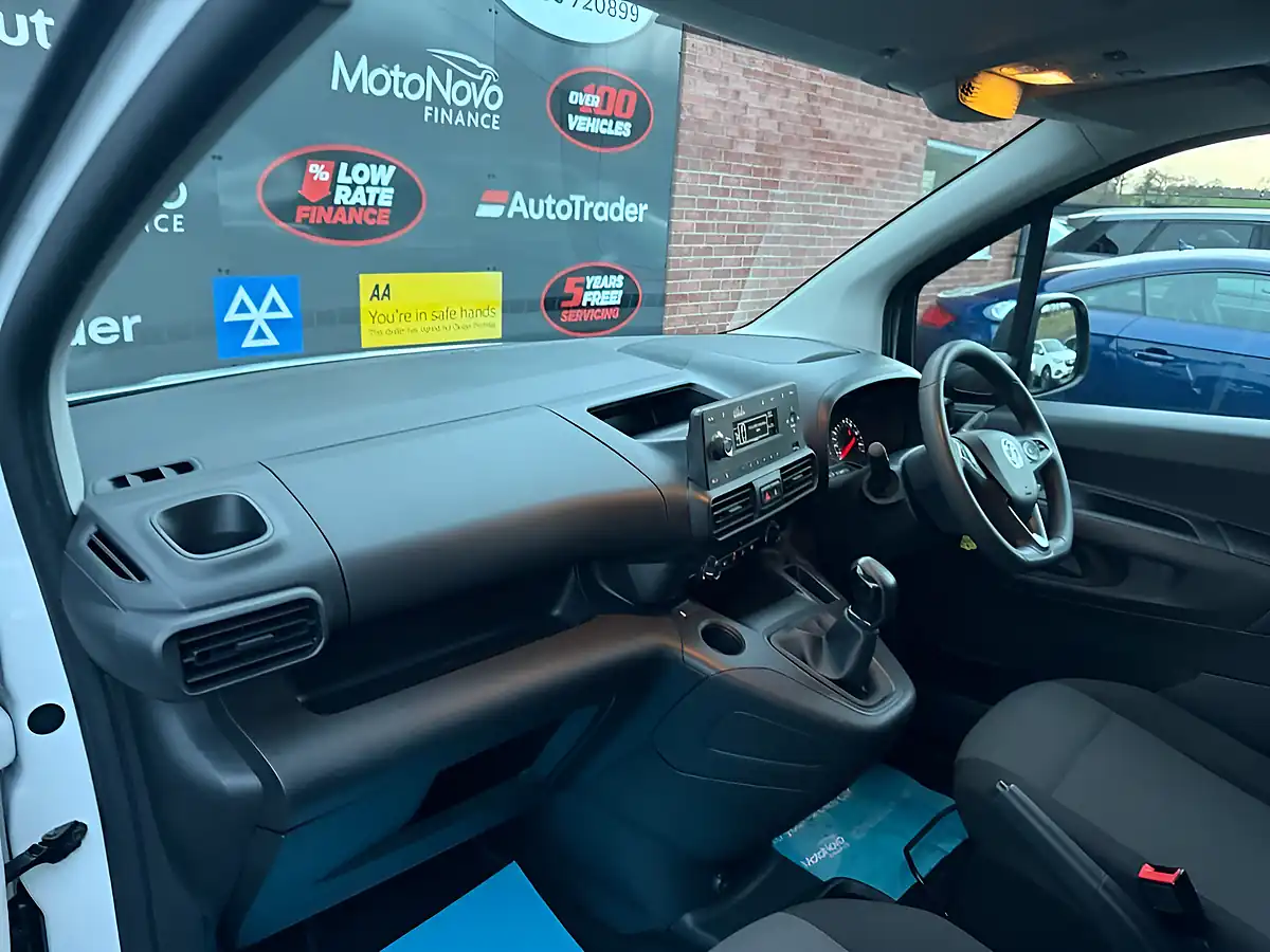 Used 2020 Vauxhall Combo Sportive White - Interior and Exterior details 18