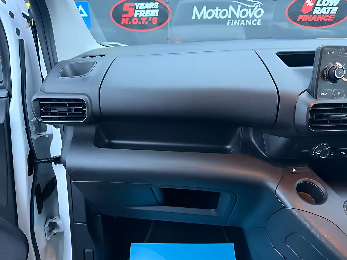 Used 2020 Vauxhall Combo Sportive White - Interior and Exterior details 20