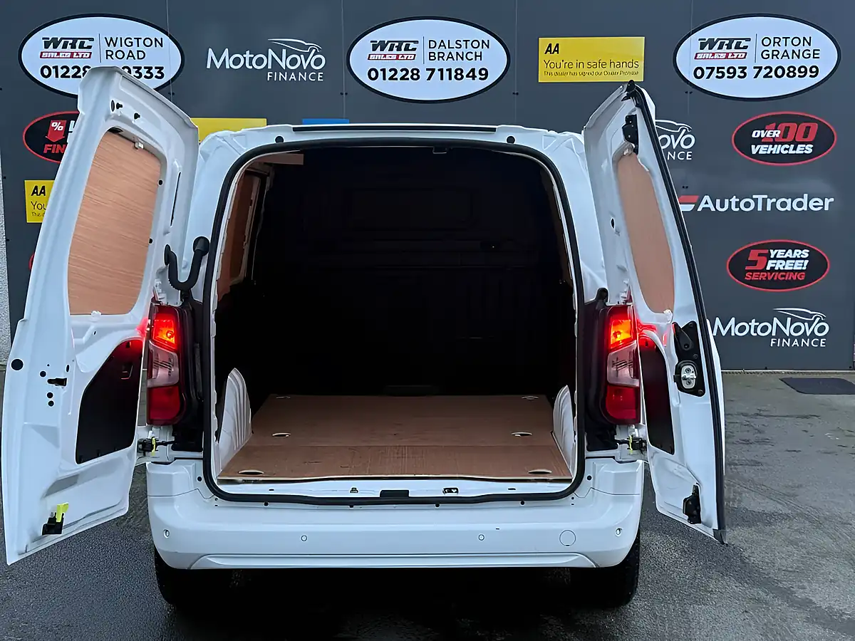 Used 2020 Vauxhall Combo Sportive White - Interior and Exterior details 8