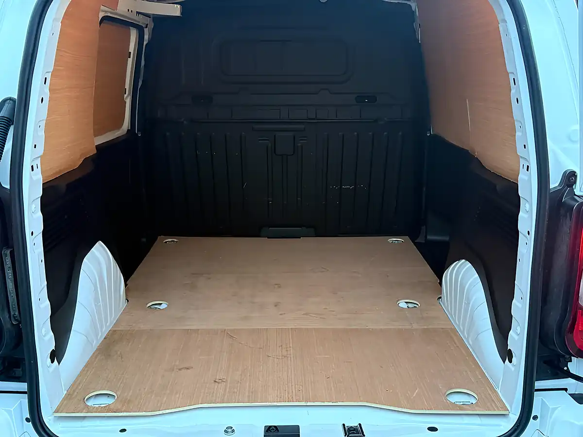 Used 2020 Vauxhall Combo Sportive White - Interior and Exterior details 9