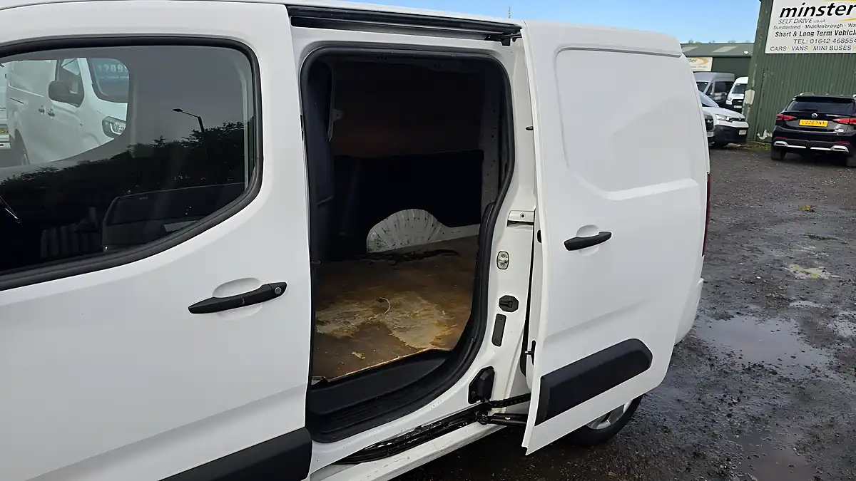 Used 2020 Vauxhall Combo Sportive White - Interior and Exterior details 10