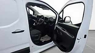Used 2020 Vauxhall Combo Sportive White - Interior and Exterior details 15