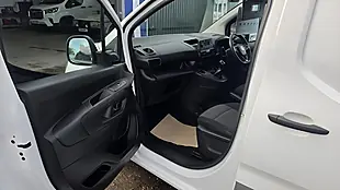 Used 2020 Vauxhall Combo Sportive White - Interior and Exterior details 16