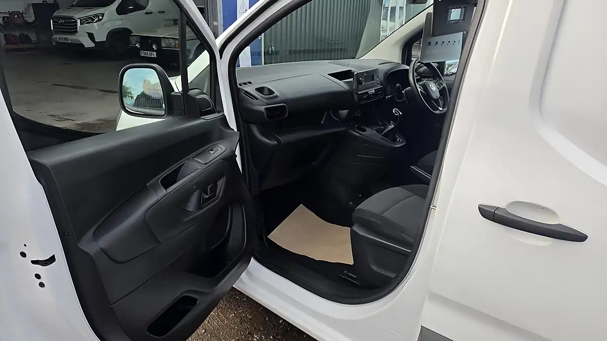 Used 2020 Vauxhall Combo Sportive White - Interior and Exterior details 16
