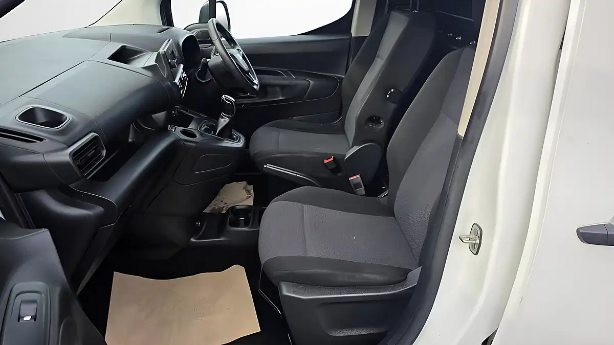 Used 2020 Vauxhall Combo Sportive White - Interior and Exterior details 17