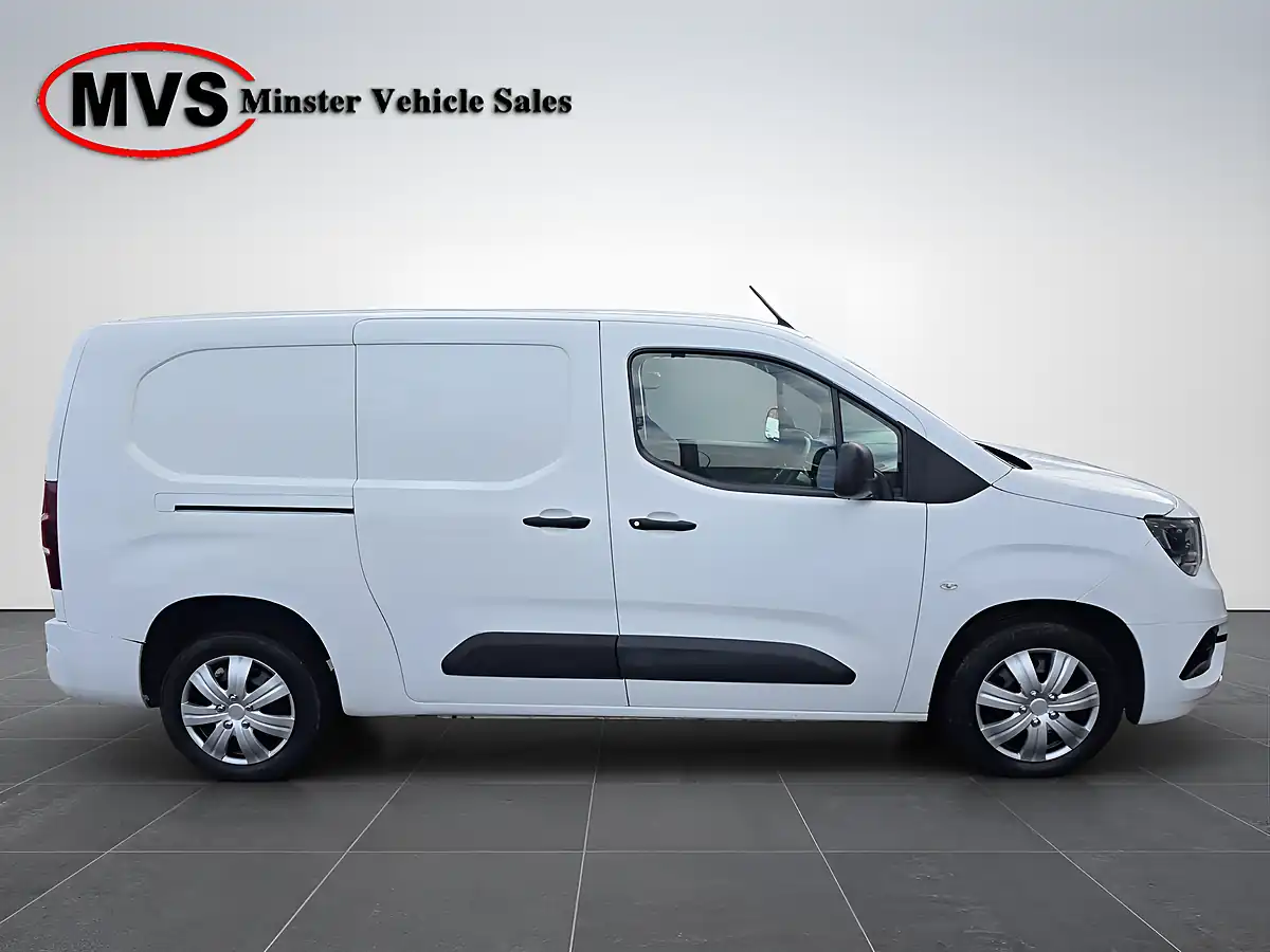 Used 2020 Vauxhall Combo Sportive White - Interior and Exterior details 3