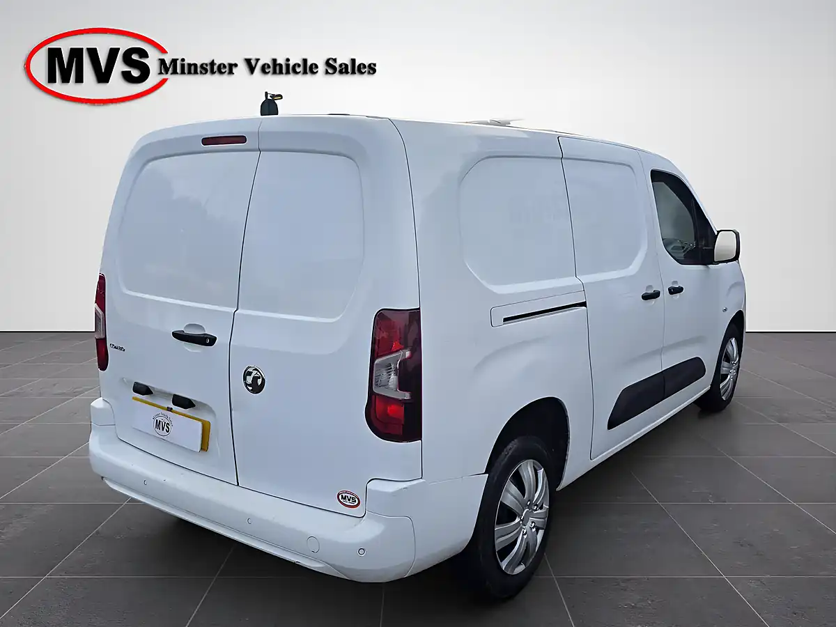 Used 2020 Vauxhall Combo Sportive White - Interior and Exterior details 5