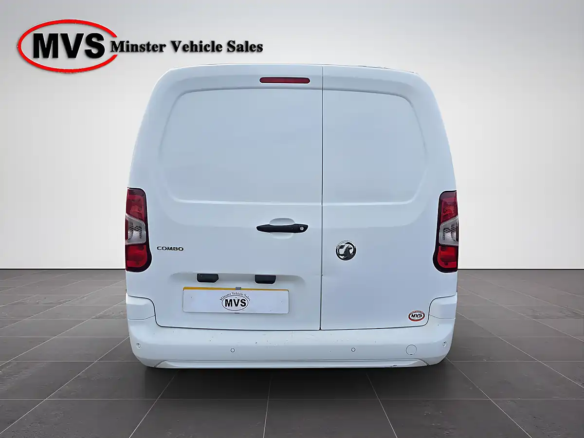 Used 2020 Vauxhall Combo Sportive White - Interior and Exterior details 8