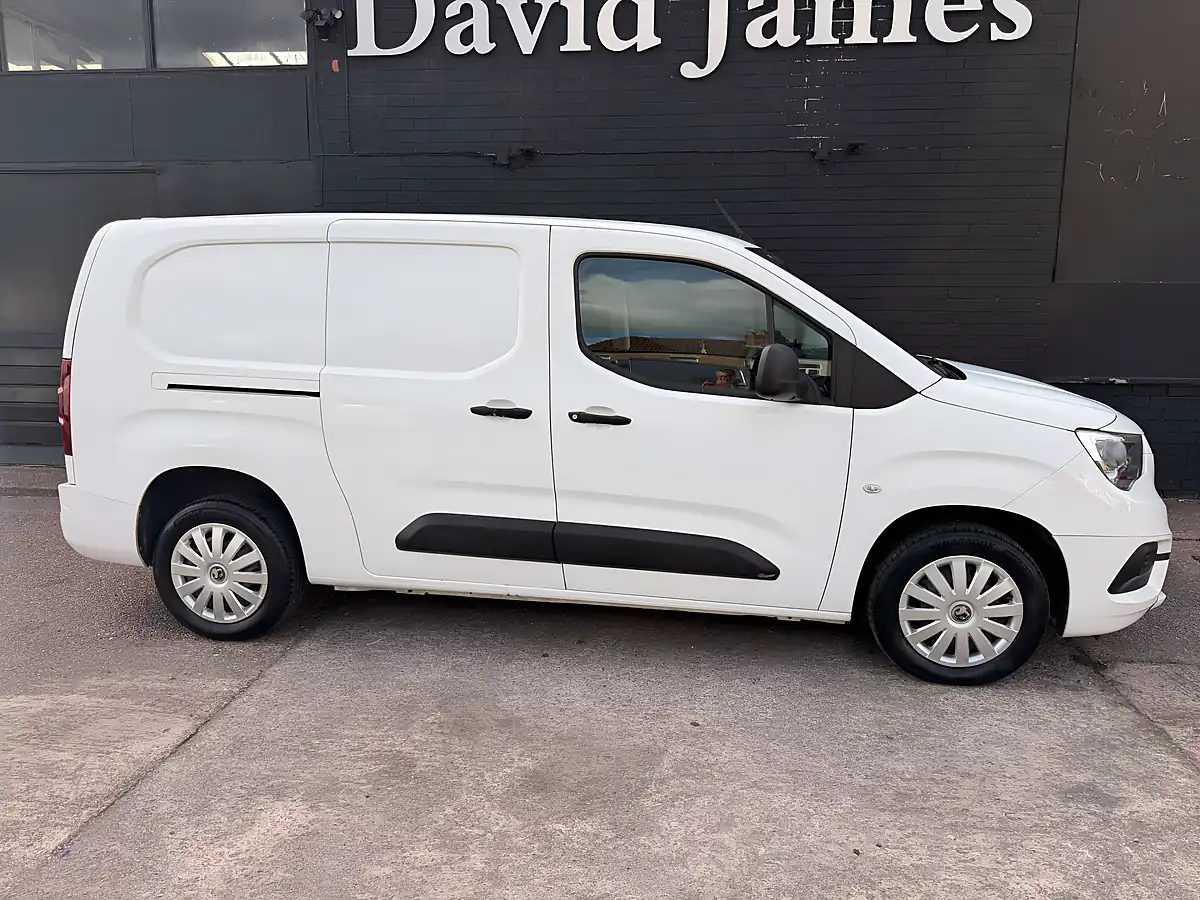 Used 2020 Vauxhall Combo Sportive White - Interior and Exterior details 10
