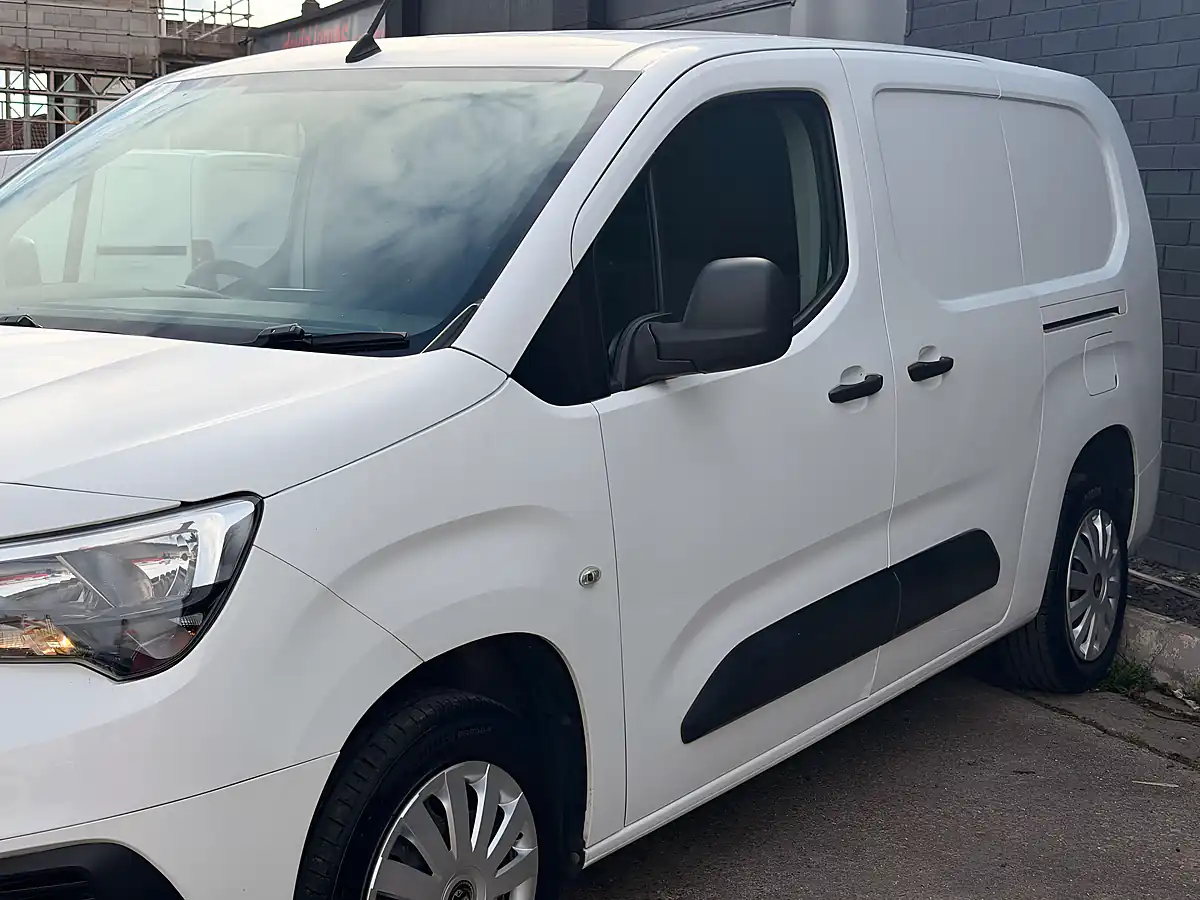Used 2020 Vauxhall Combo Sportive White - Interior and Exterior details 11