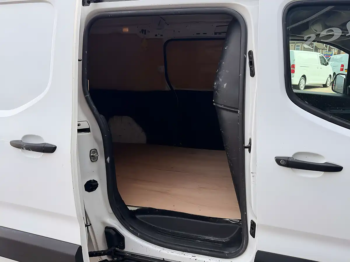 Used 2020 Vauxhall Combo Sportive White - Interior and Exterior details 14
