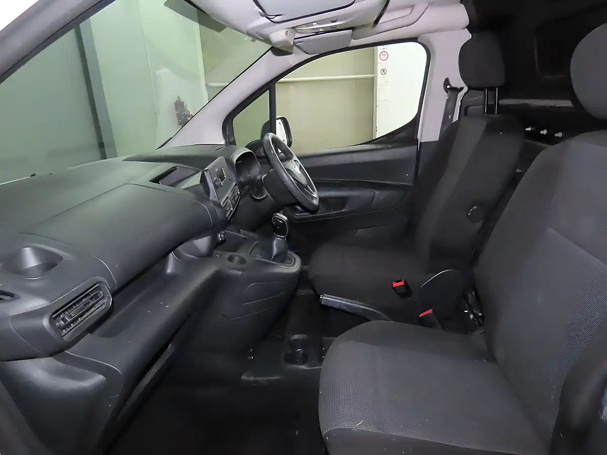 Used 2020 Vauxhall Combo Sportive White - Interior and Exterior details 17