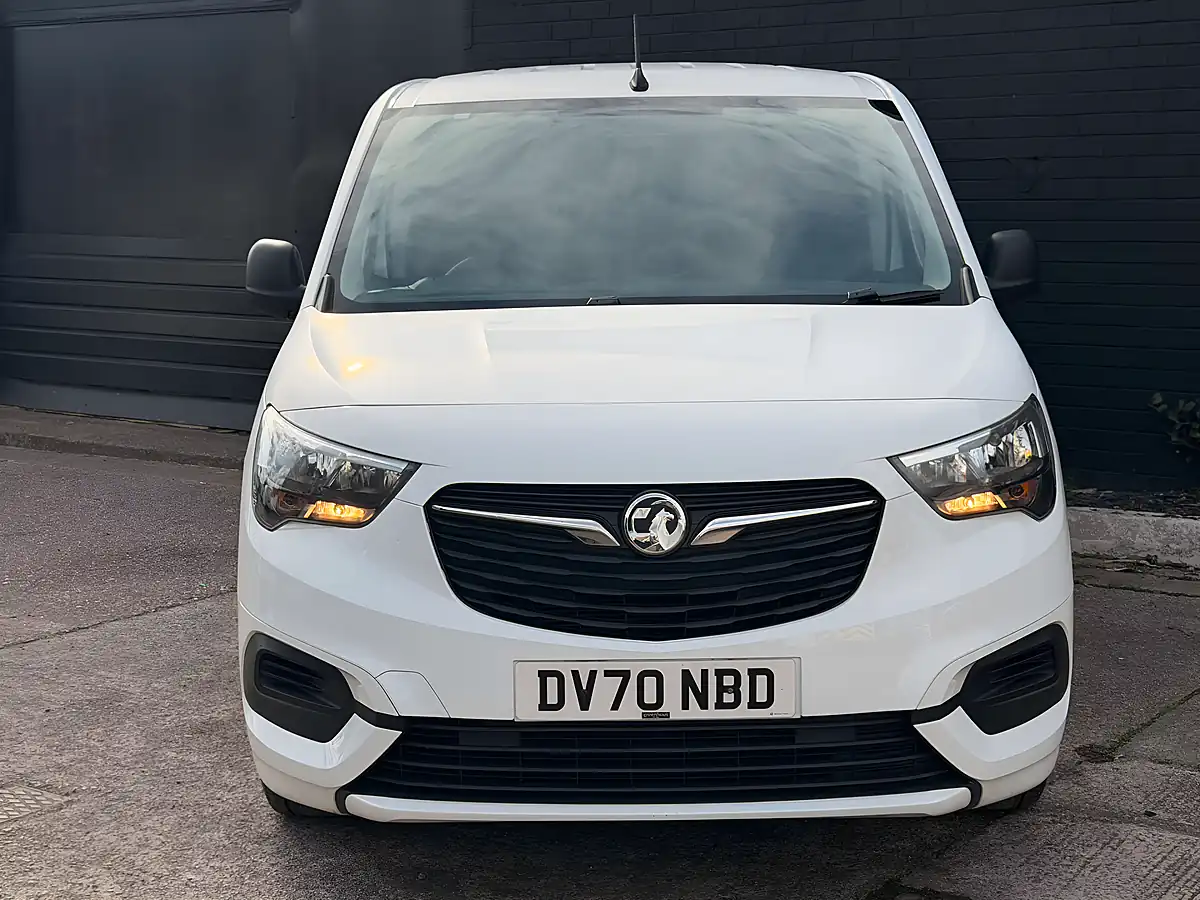 Used 2020 Vauxhall Combo Sportive White - Interior and Exterior details 4